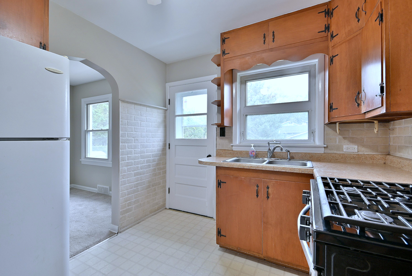 1001 S Edgewood Avenue, Lombard, IL 60148