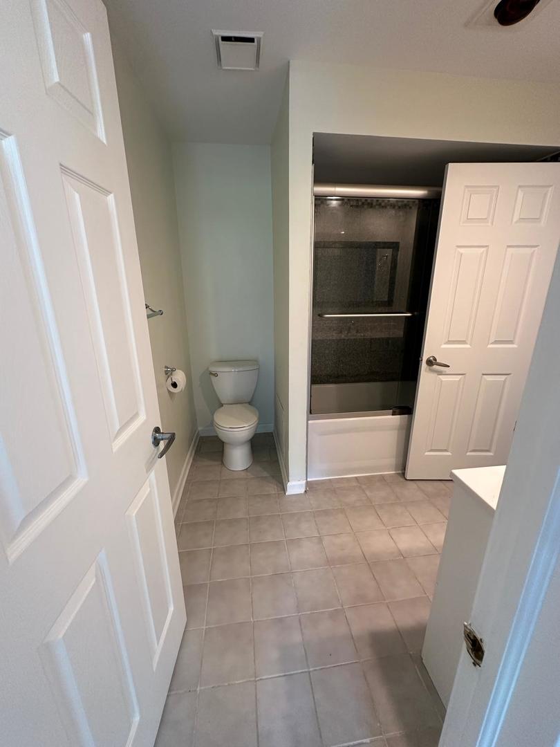 900 N Lakeside Drive #1A, Vernon Hills, IL 60061