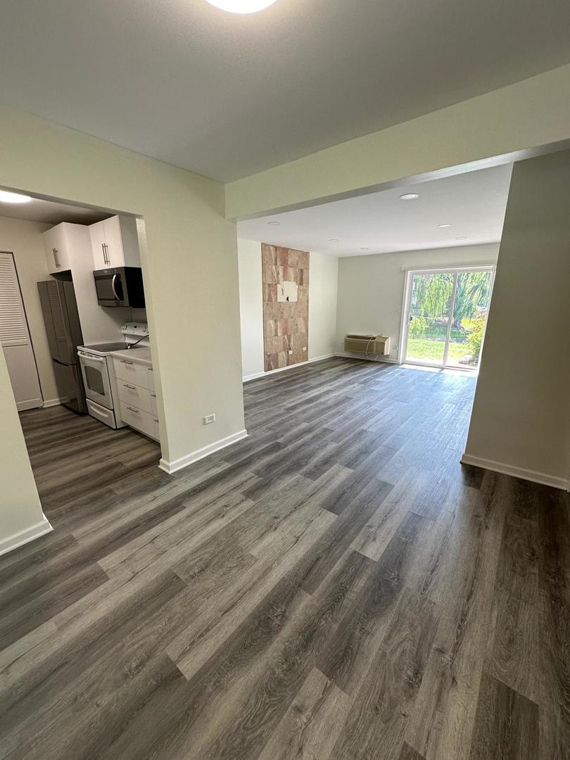 900 N Lakeside Drive #1A, Vernon Hills, IL 60061