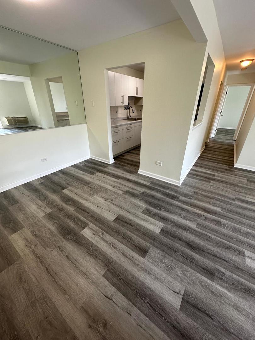 900 N Lakeside Drive #1A, Vernon Hills, IL 60061