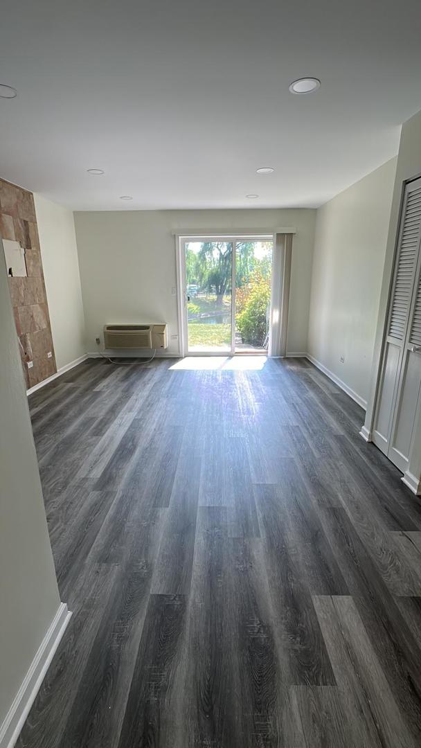 900 N Lakeside Drive #1A, Vernon Hills, IL 60061