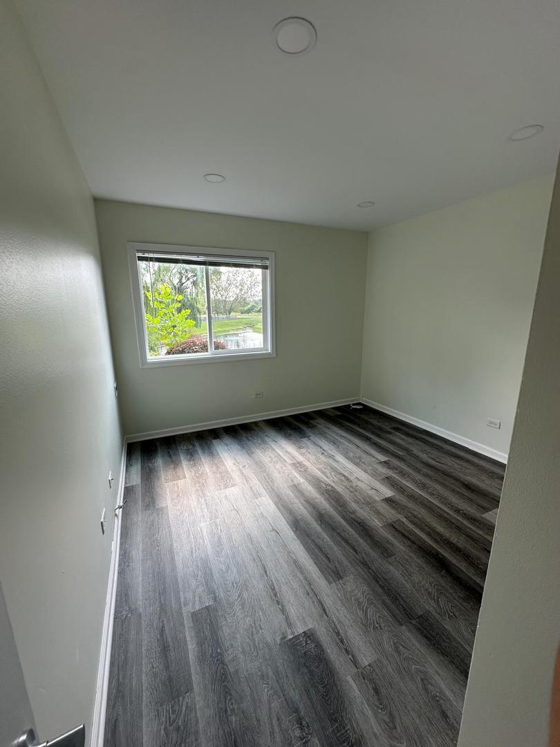 900 N Lakeside Drive #1A, Vernon Hills, IL 60061