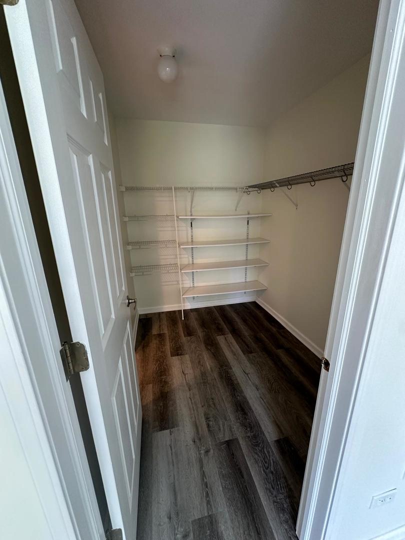 900 N Lakeside Drive #1A, Vernon Hills, IL 60061