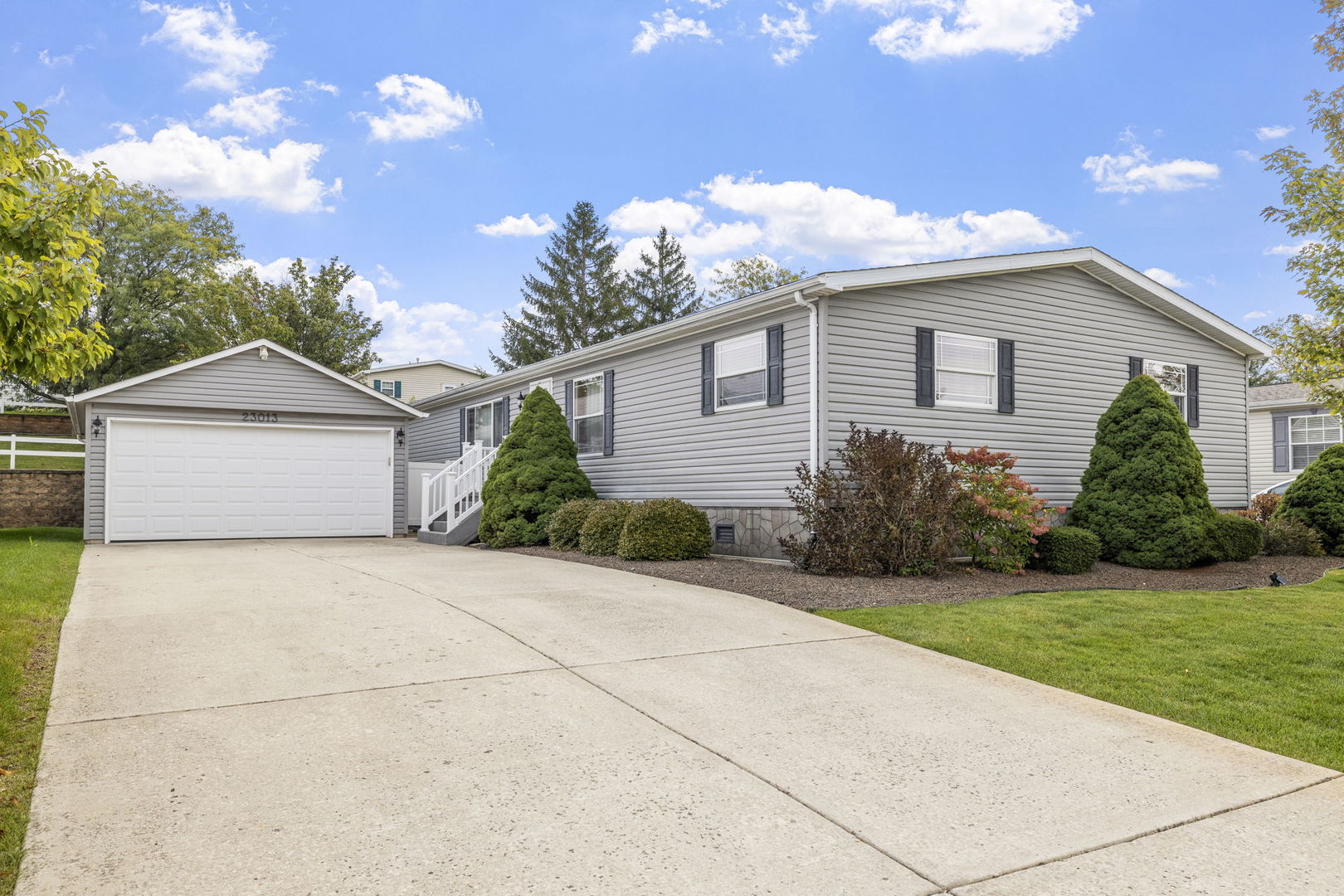 23013 Long Beach Drive, Frankfort, IL 60423