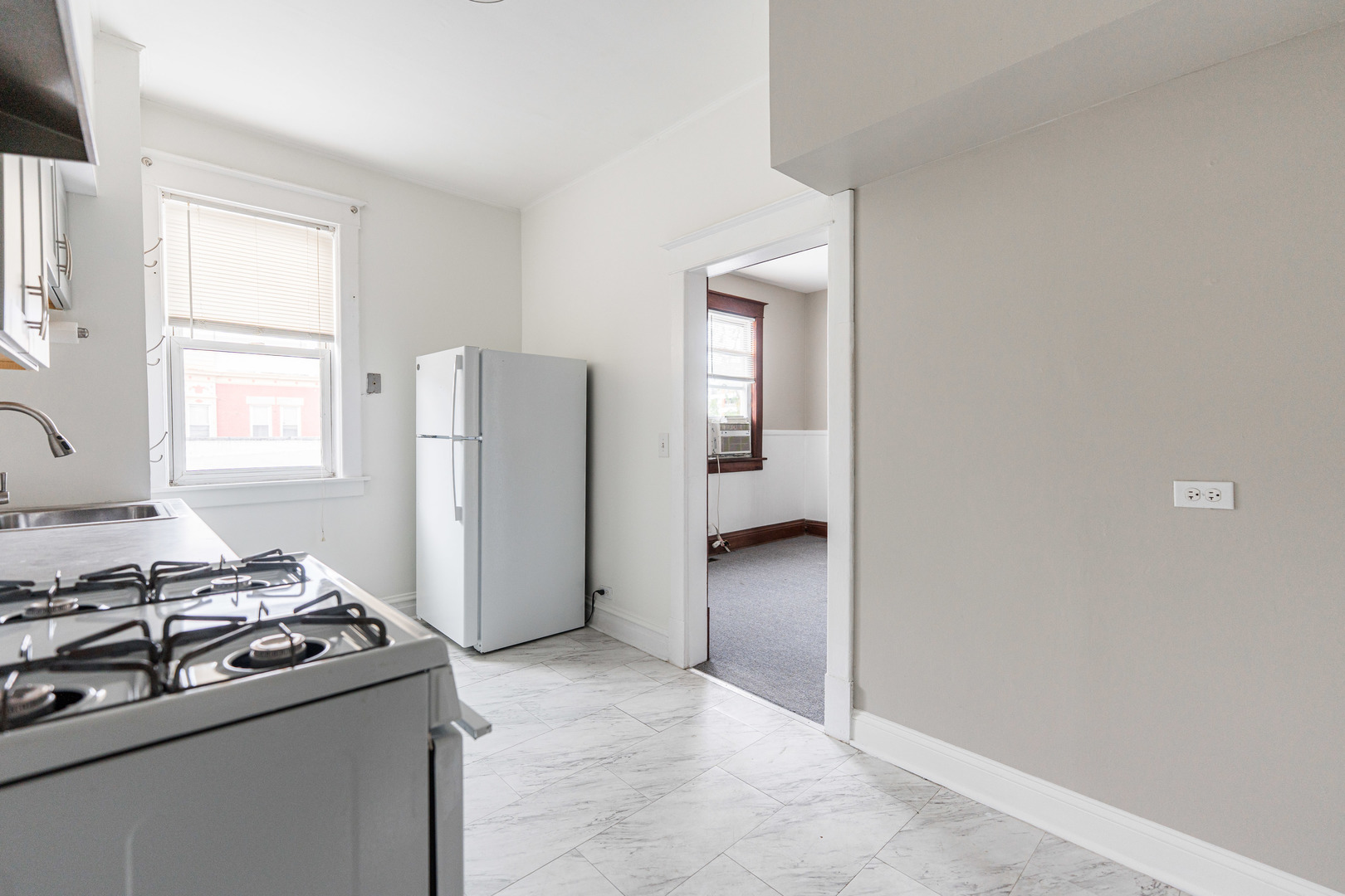 114 W Park Avenue #Front, Elmhurst, IL 60126