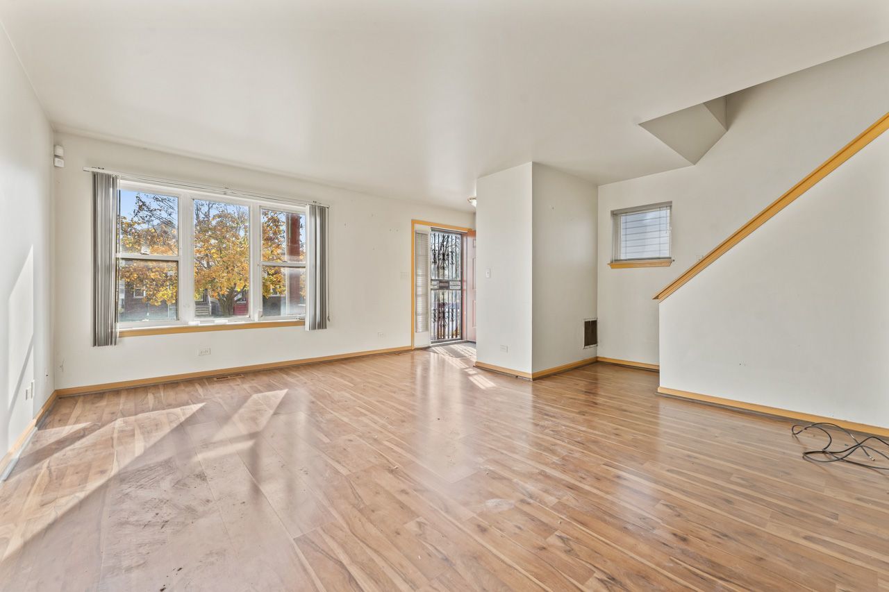 1506 E 72nd Place, Chicago, IL 60619