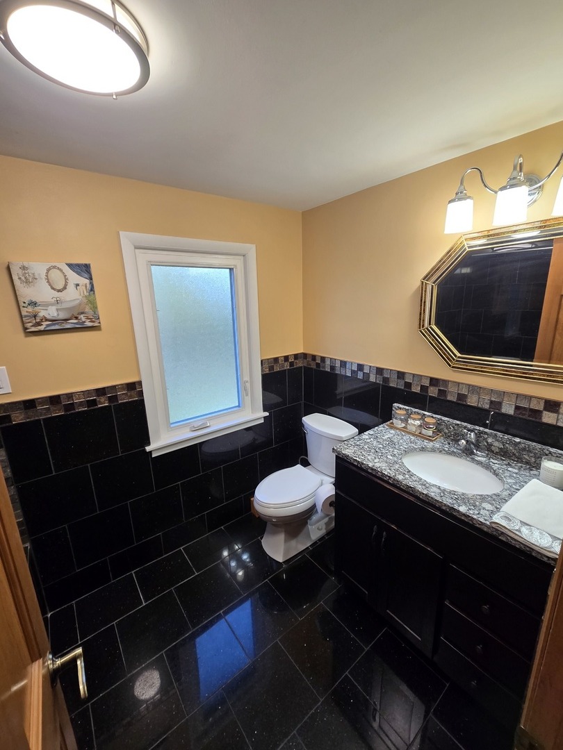25W201 Summit Drive, Naperville, IL 60563