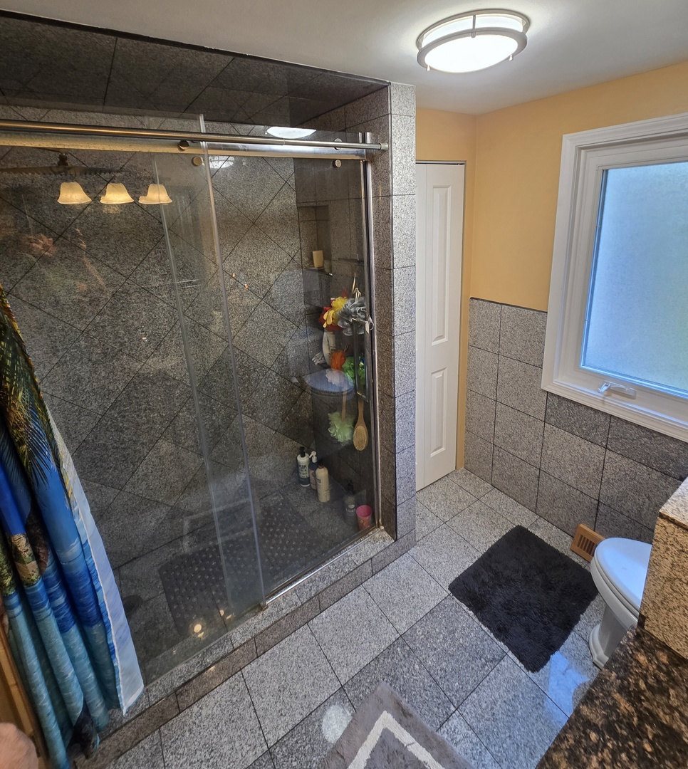 25W201 Summit Drive, Naperville, IL 60563
