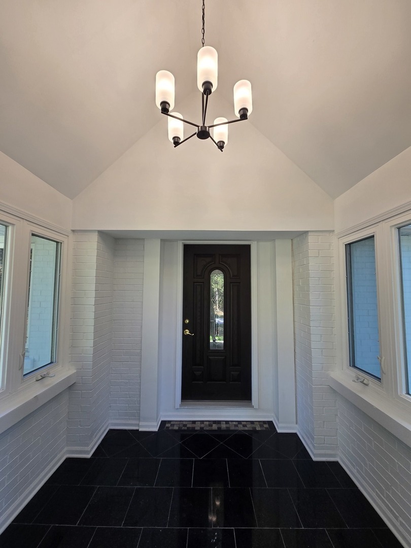25W201 Summit Drive, Naperville, IL 60563