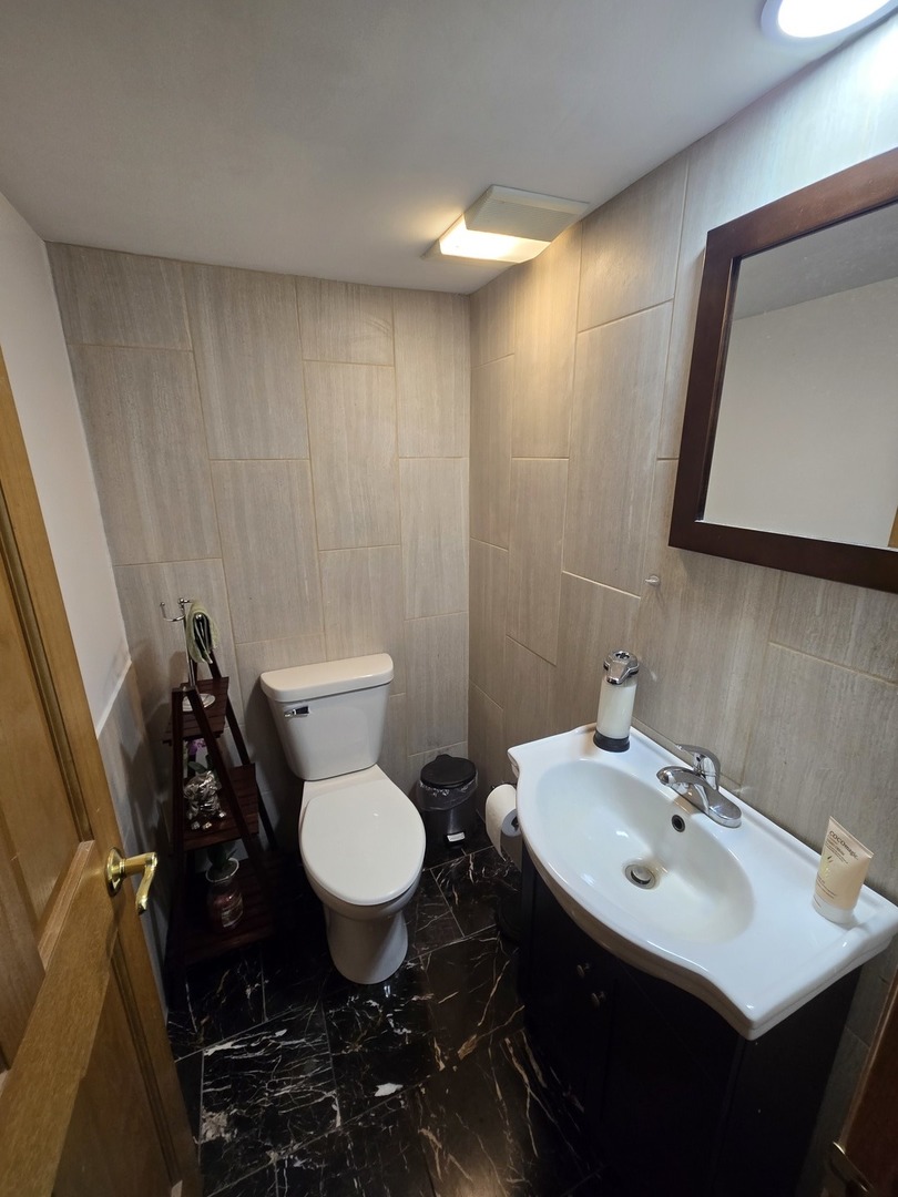 25W201 Summit Drive, Naperville, IL 60563