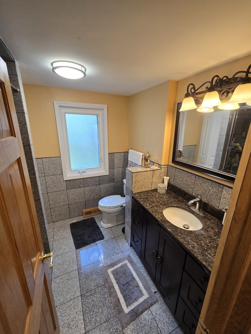 25W201 Summit Drive, Naperville, IL 60563