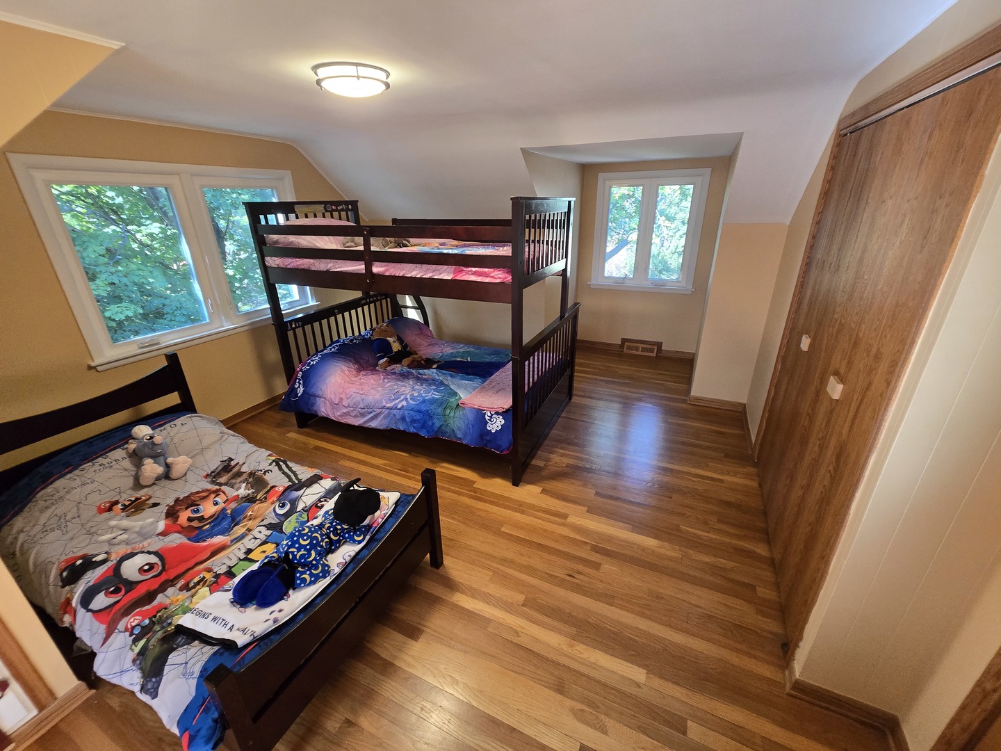 25W201 Summit Drive, Naperville, IL 60563