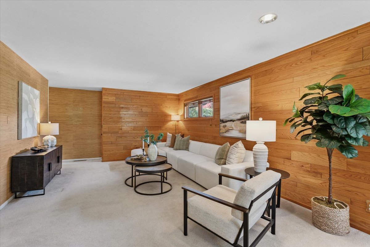 5441 S Edgewood Avenue, La Grange Highlands, IL 60525