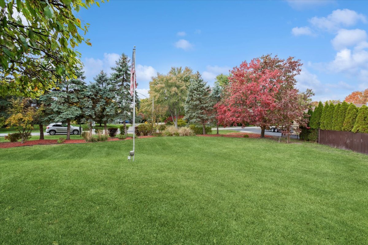 5441 S Edgewood Avenue, La Grange Highlands, IL 60525