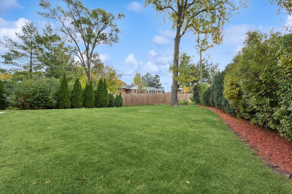 5441 S Edgewood Avenue, La Grange Highlands, IL 60525