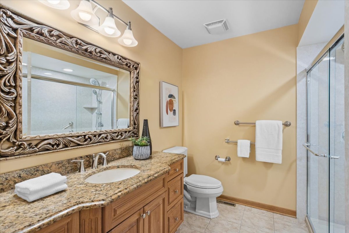 5441 S Edgewood Avenue, La Grange Highlands, IL 60525