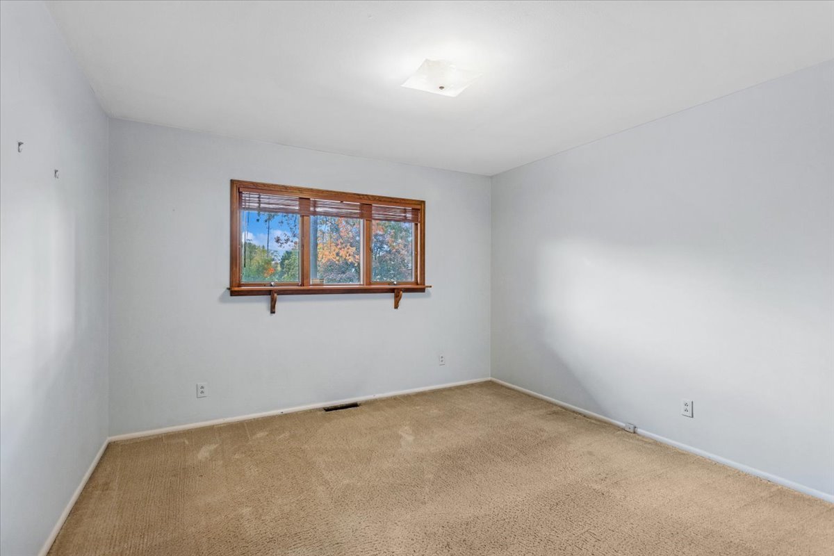 5441 S Edgewood Avenue, La Grange Highlands, IL 60525