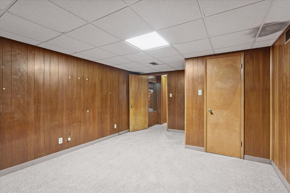 5441 S Edgewood Avenue, La Grange Highlands, IL 60525