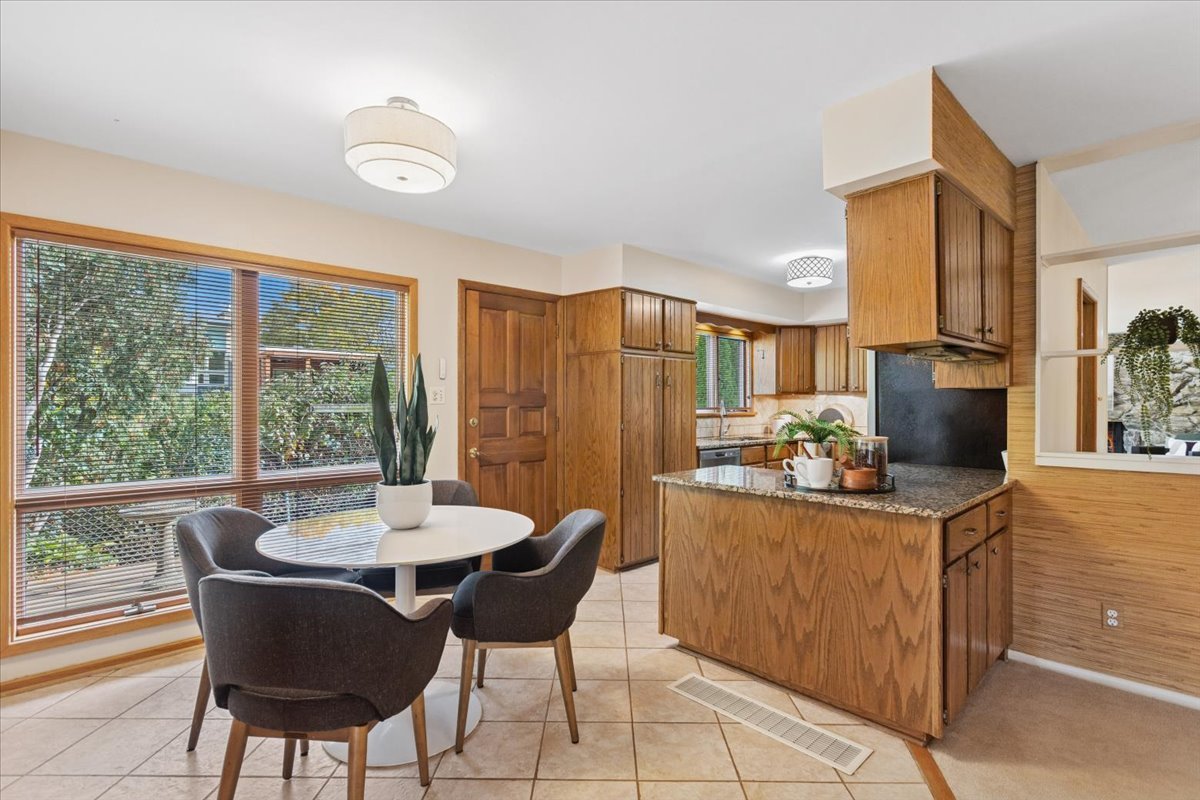 5441 S Edgewood Avenue, La Grange Highlands, IL 60525