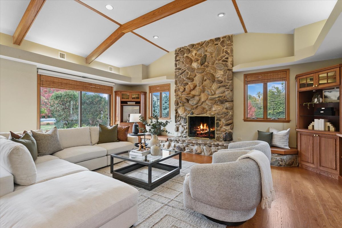 5441 S Edgewood Avenue, La Grange Highlands, IL 60525