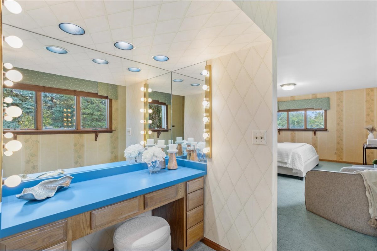 5441 S Edgewood Avenue, La Grange Highlands, IL 60525