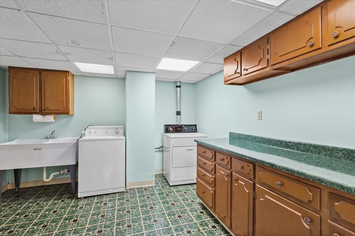 5441 S Edgewood Avenue, La Grange Highlands, IL 60525