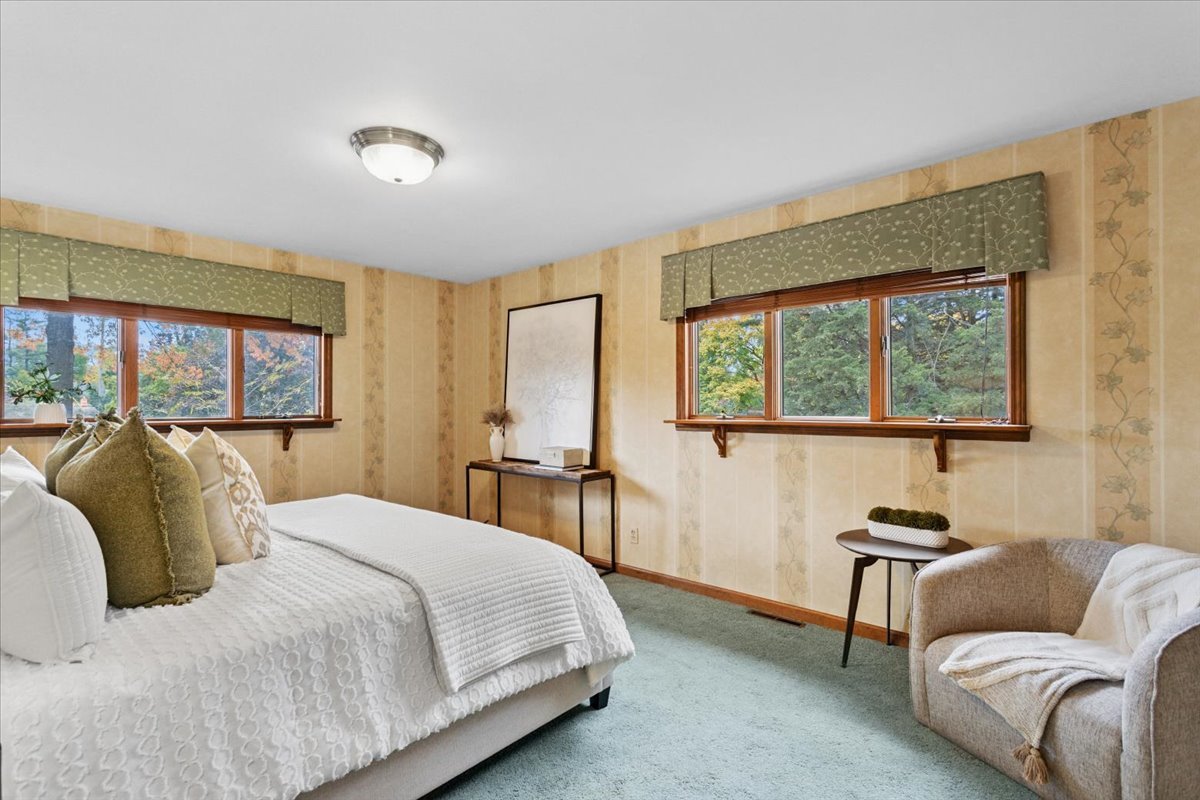 5441 S Edgewood Avenue, La Grange Highlands, IL 60525