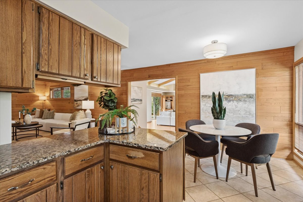 5441 S Edgewood Avenue, La Grange Highlands, IL 60525