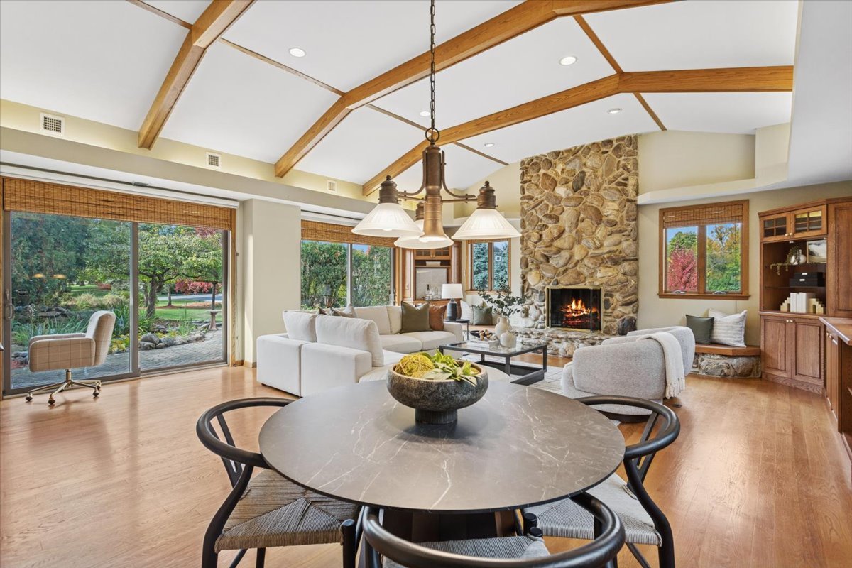 5441 S Edgewood Avenue, La Grange Highlands, IL 60525