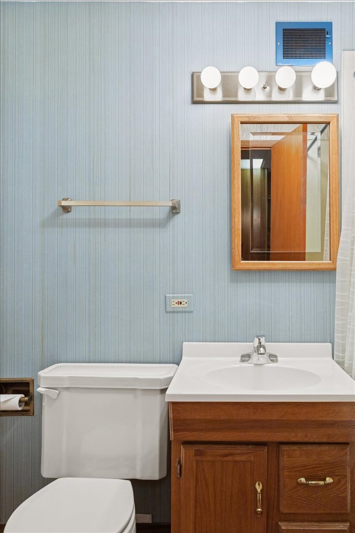 5441 S Edgewood Avenue, La Grange Highlands, IL 60525