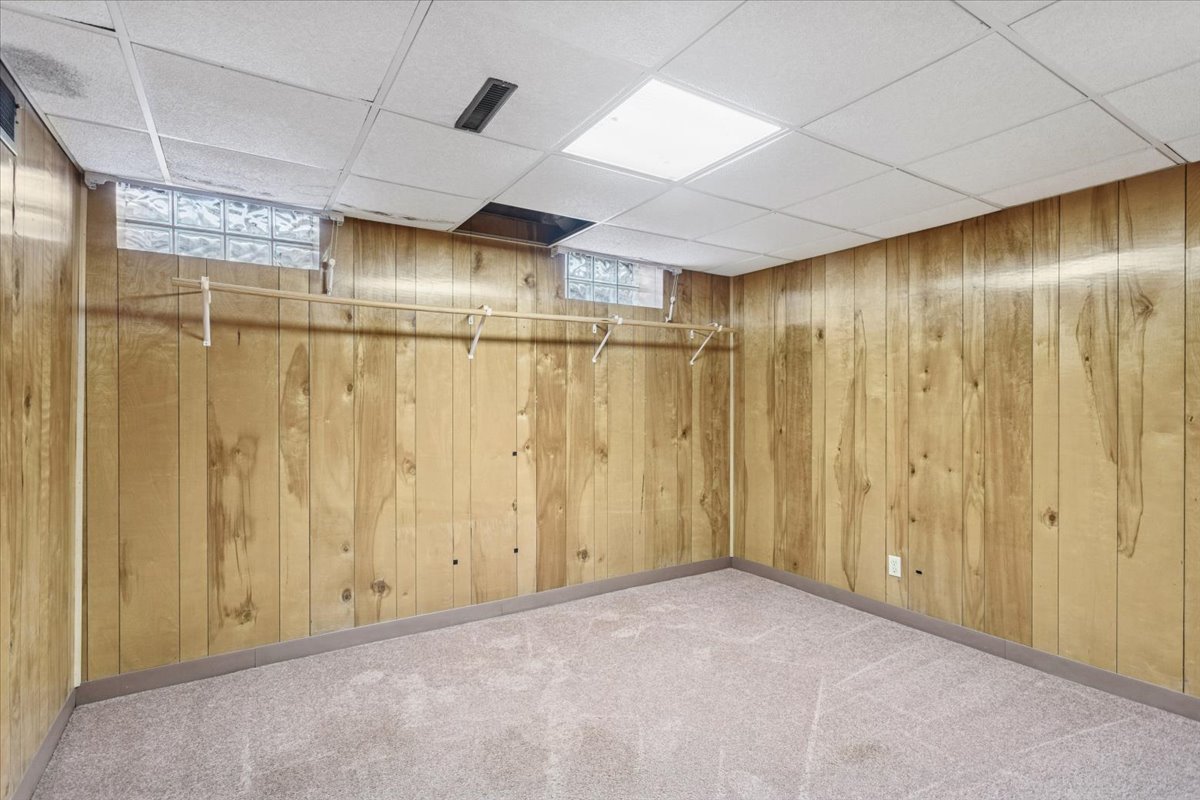 5441 S Edgewood Avenue, La Grange Highlands, IL 60525