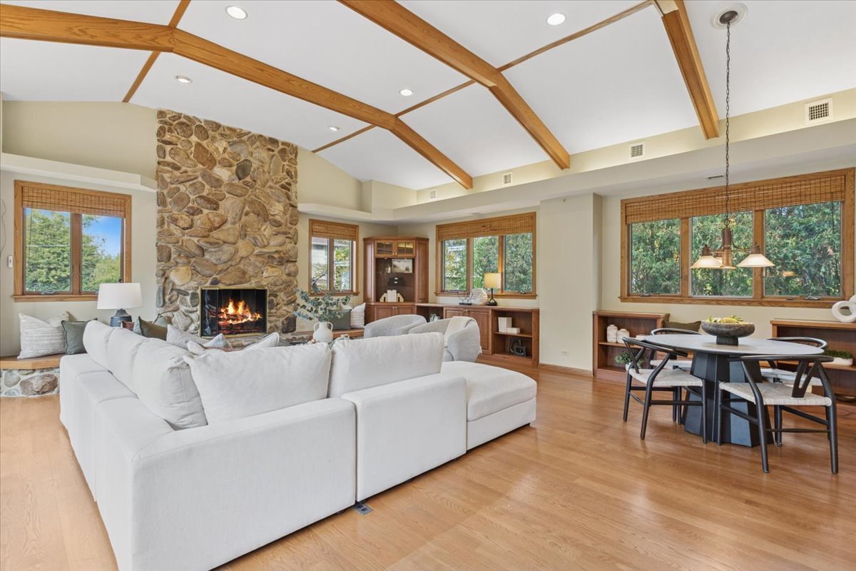 5441 S Edgewood Avenue, La Grange Highlands, IL 60525