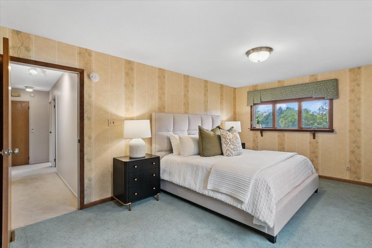 5441 S Edgewood Avenue, La Grange Highlands, IL 60525