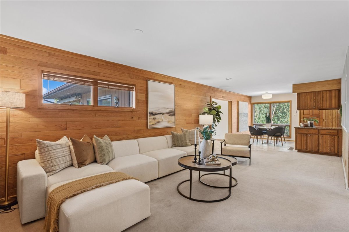 5441 S Edgewood Avenue, La Grange Highlands, IL 60525