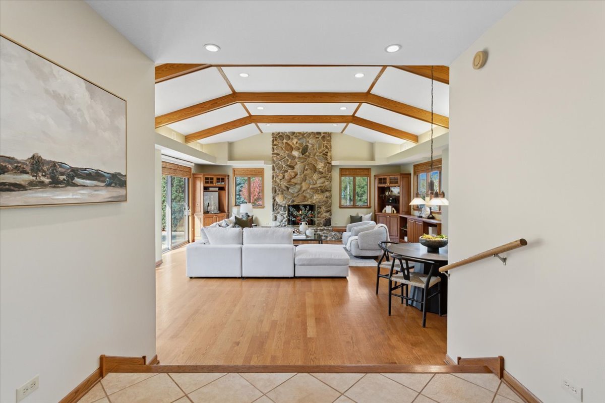 5441 S Edgewood Avenue, La Grange Highlands, IL 60525