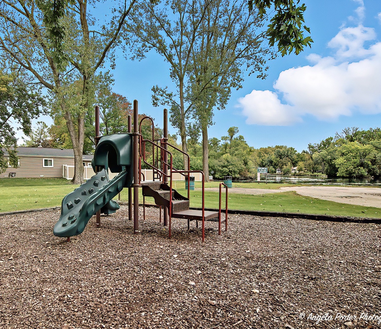 5703 Fox Lake Road, McHenry, IL 60051