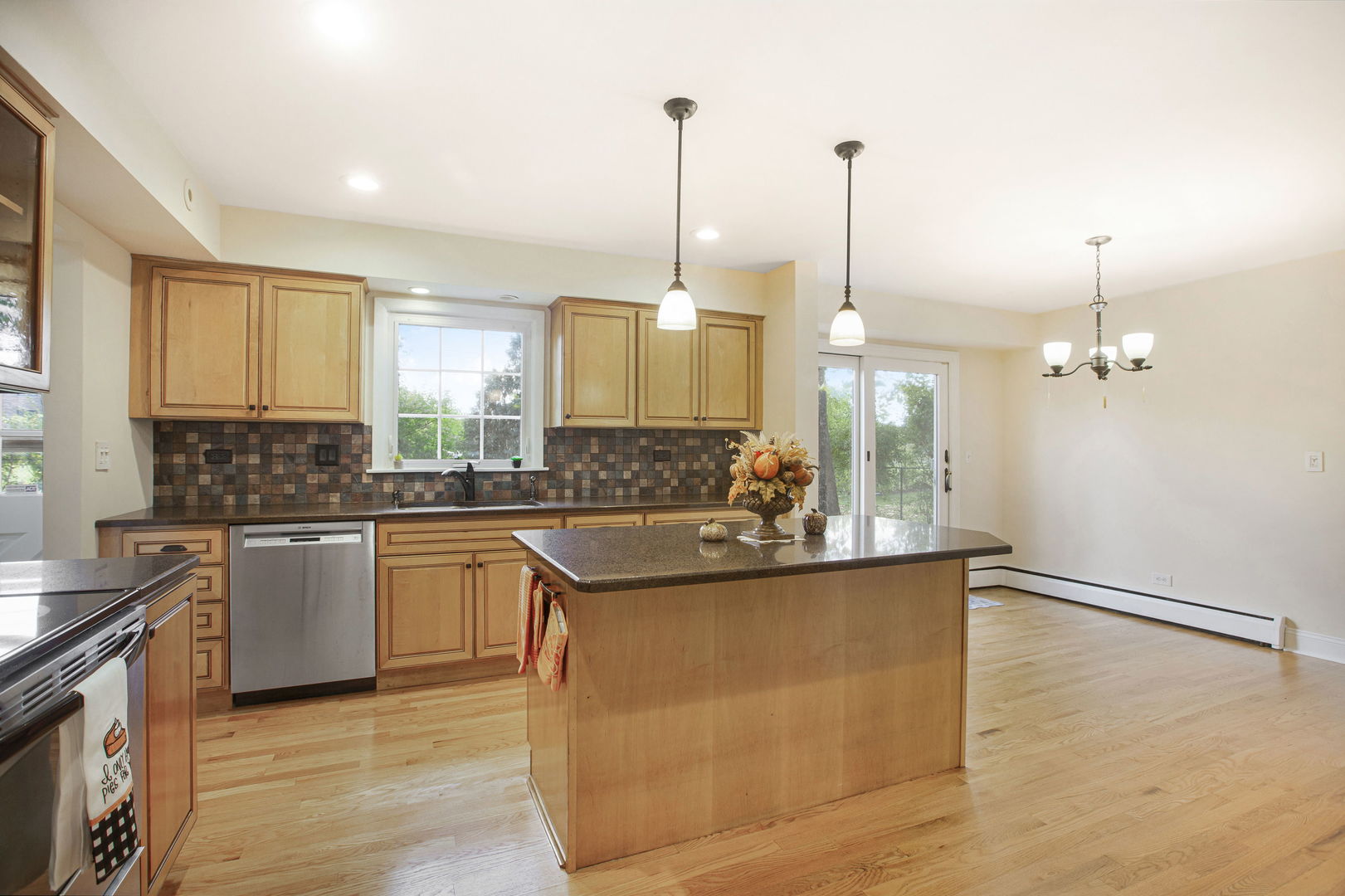 2829 Briarwood Drive, Arlington Heights, IL 60005