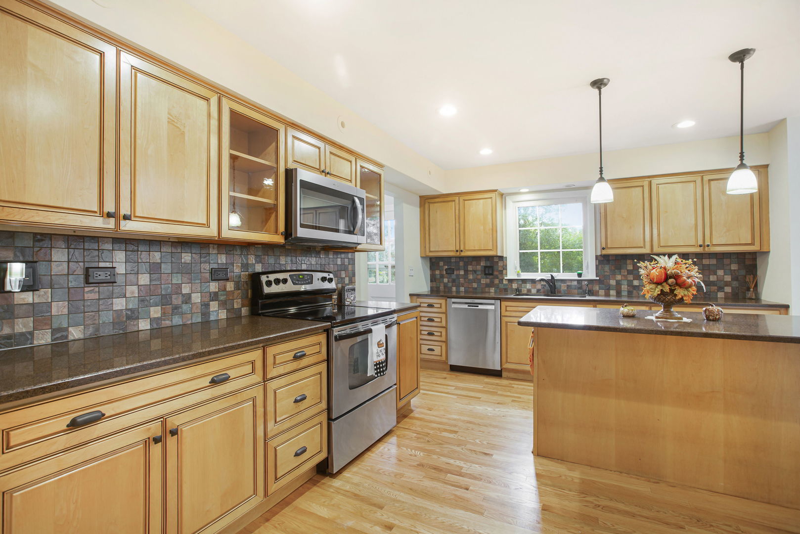 2829 Briarwood Drive, Arlington Heights, IL 60005