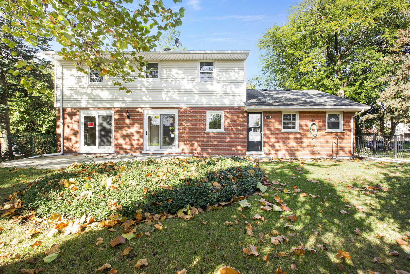 2829 Briarwood Drive, Arlington Heights, IL 60005