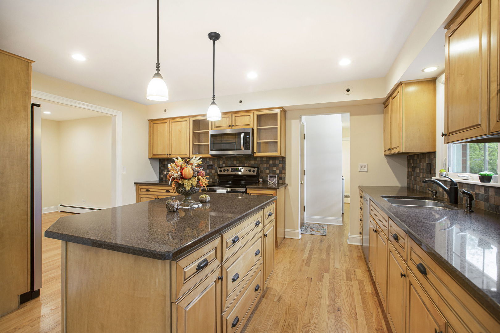 2829 Briarwood Drive, Arlington Heights, IL 60005