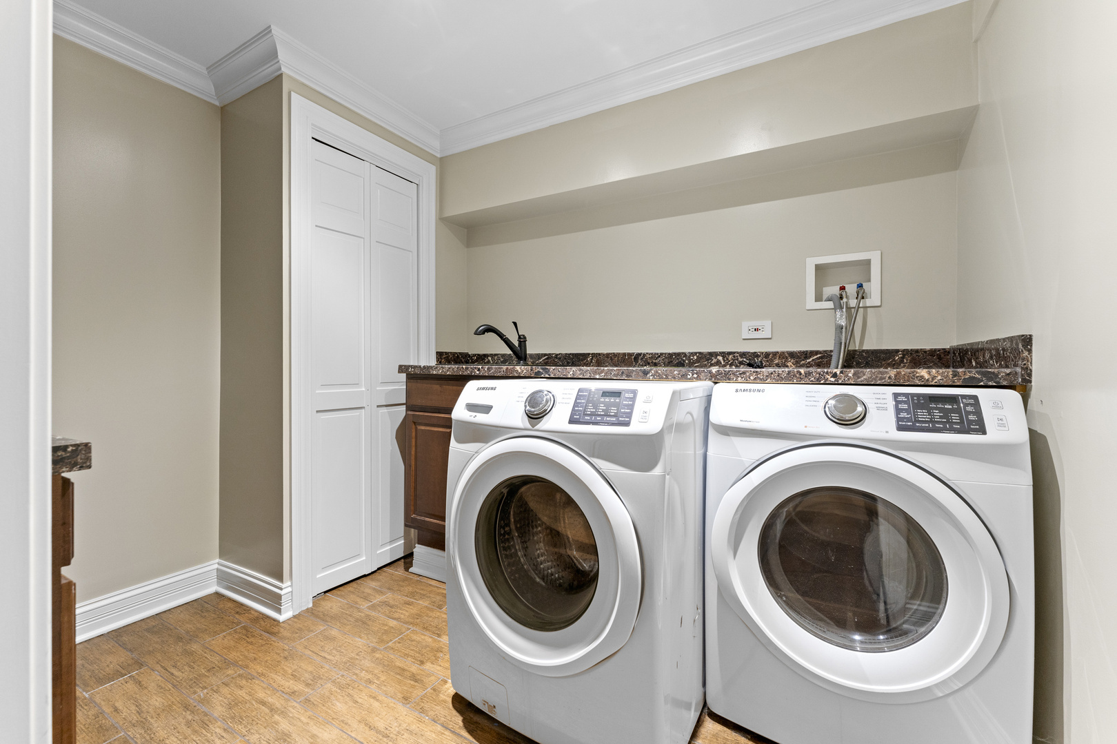 1643 Estate Circle, Naperville, IL 60565