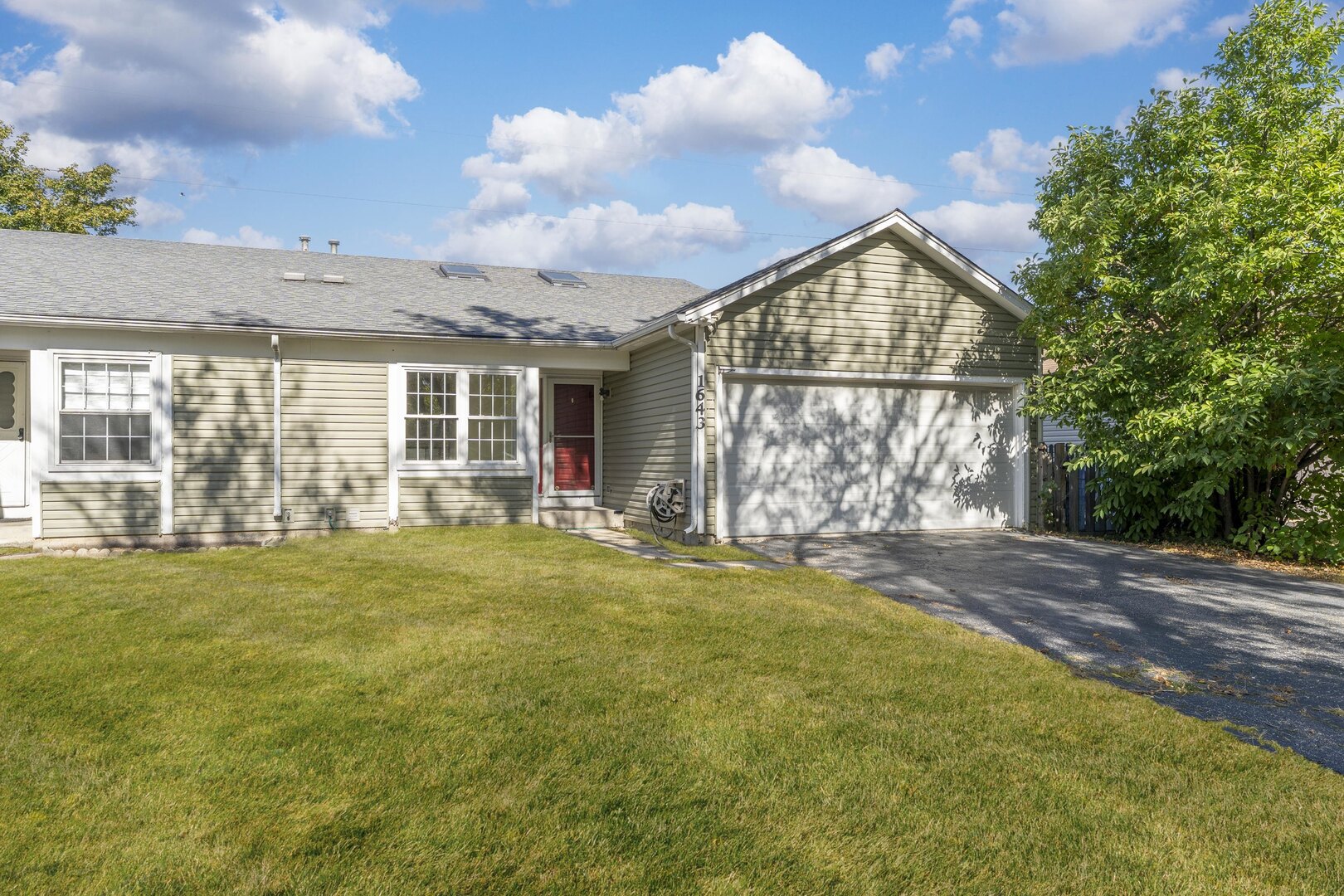 1643 Estate Circle, Naperville, IL 60565