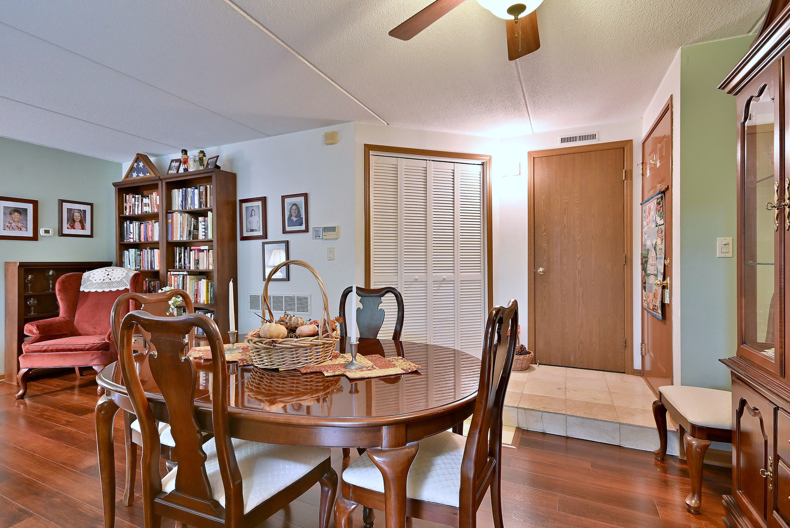 6810 Joliet Road #5, Indian Head Park, IL 60525