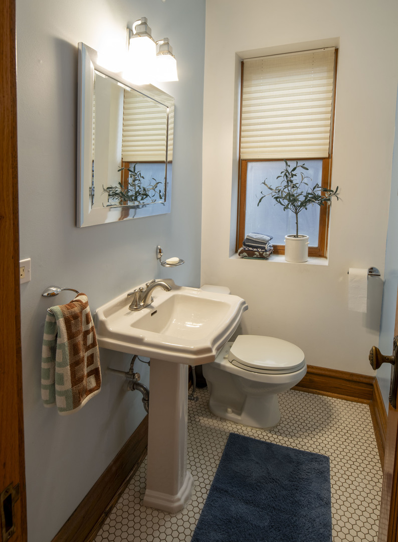 4529 N Mozart Street, Chicago, IL 60625