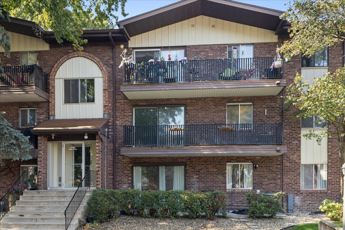 13933 James Drive #816, Crestwood, IL 60418