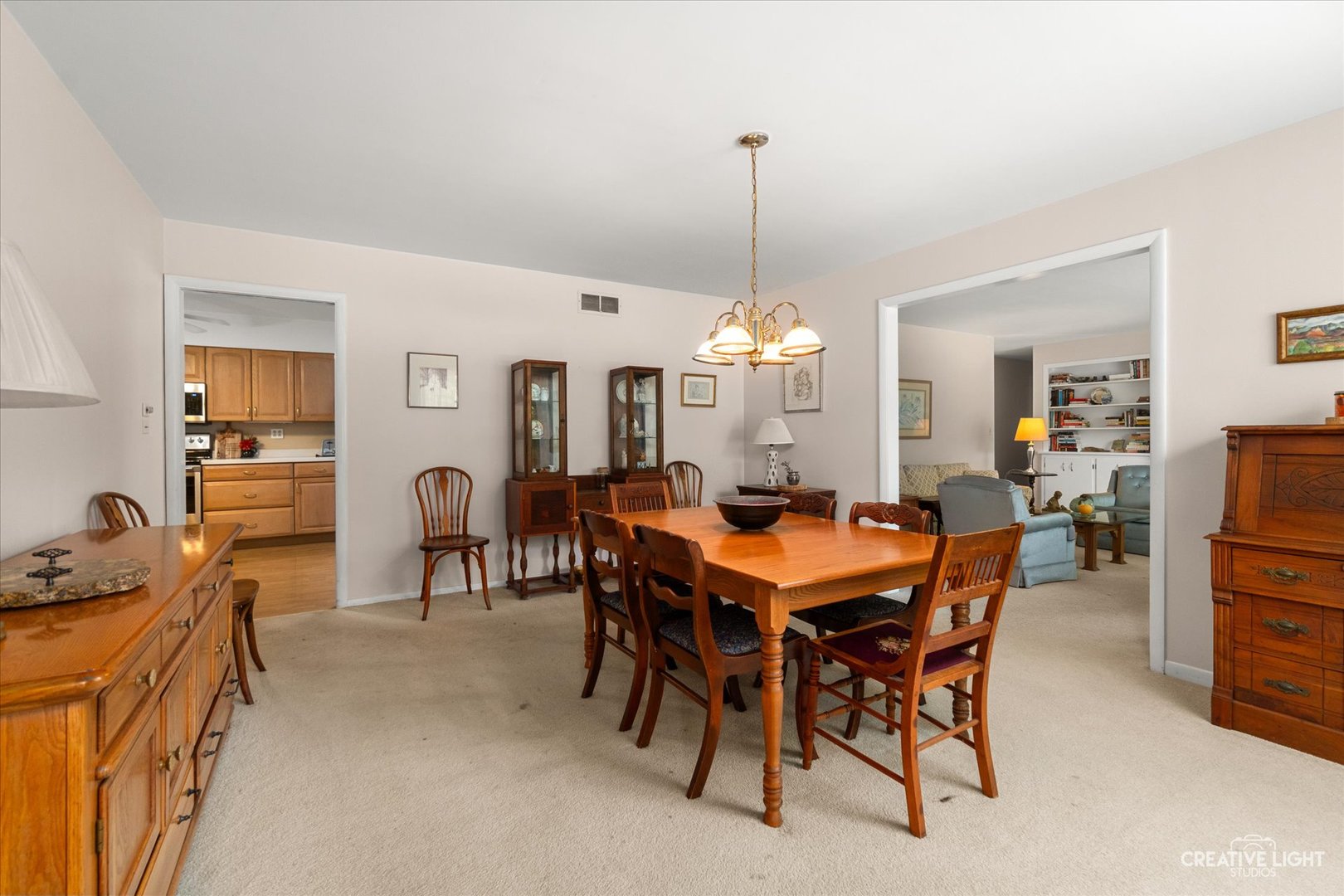 325 E Hawthorne Boulevard, Wheaton, IL 60187