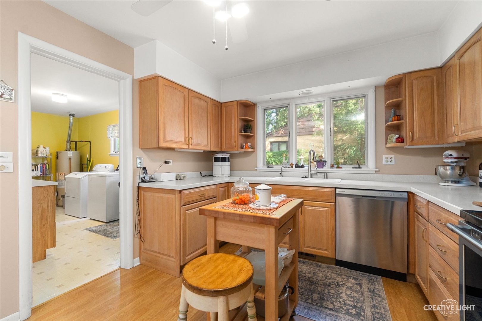 325 E Hawthorne Boulevard, Wheaton, IL 60187