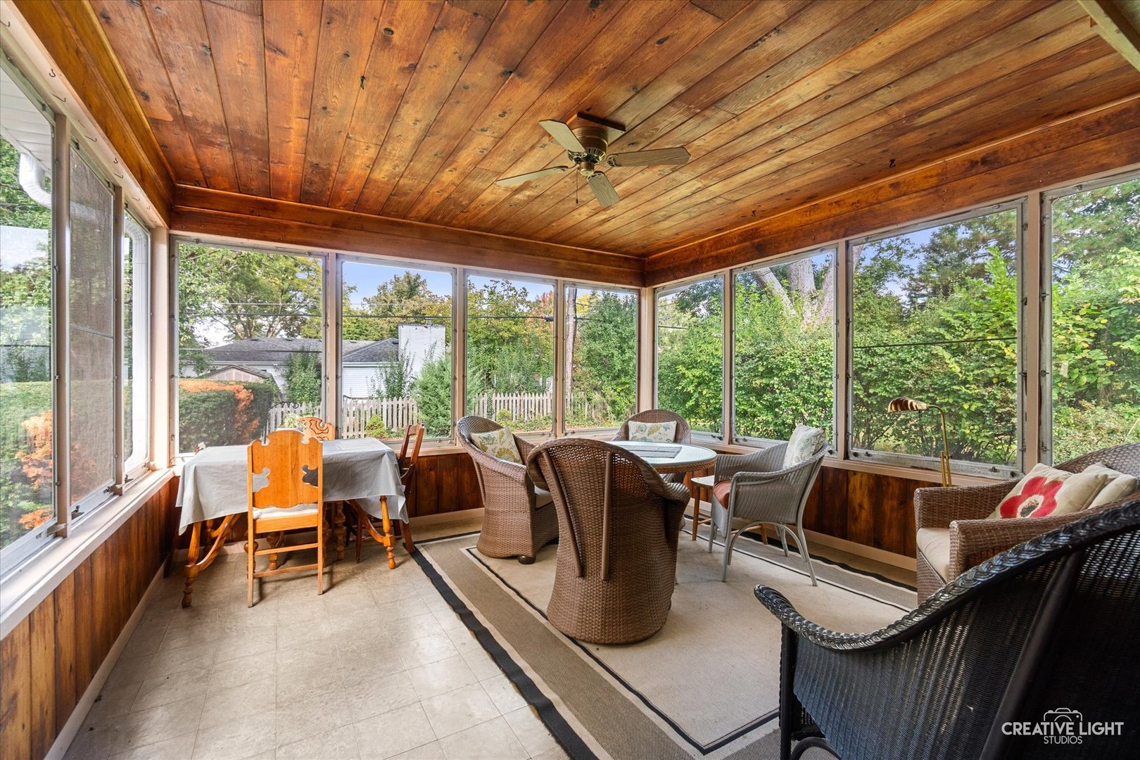 325 E Hawthorne Boulevard, Wheaton, IL 60187