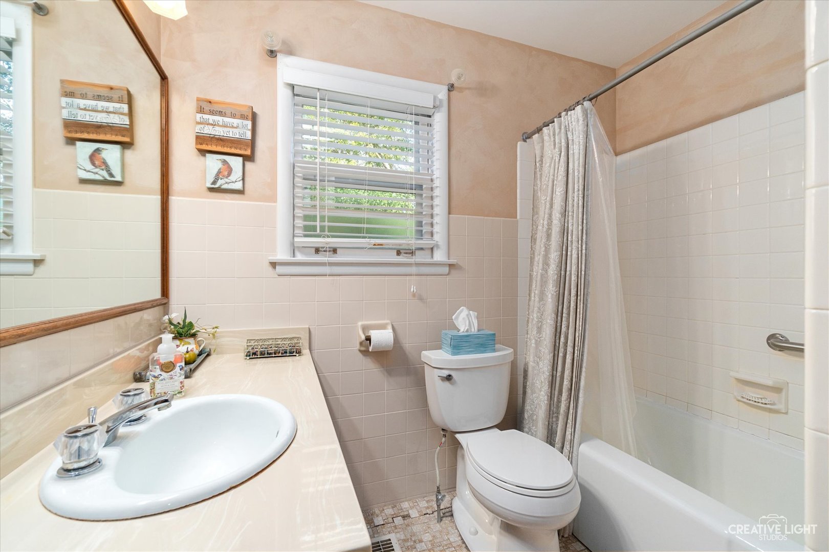 325 E Hawthorne Boulevard, Wheaton, IL 60187