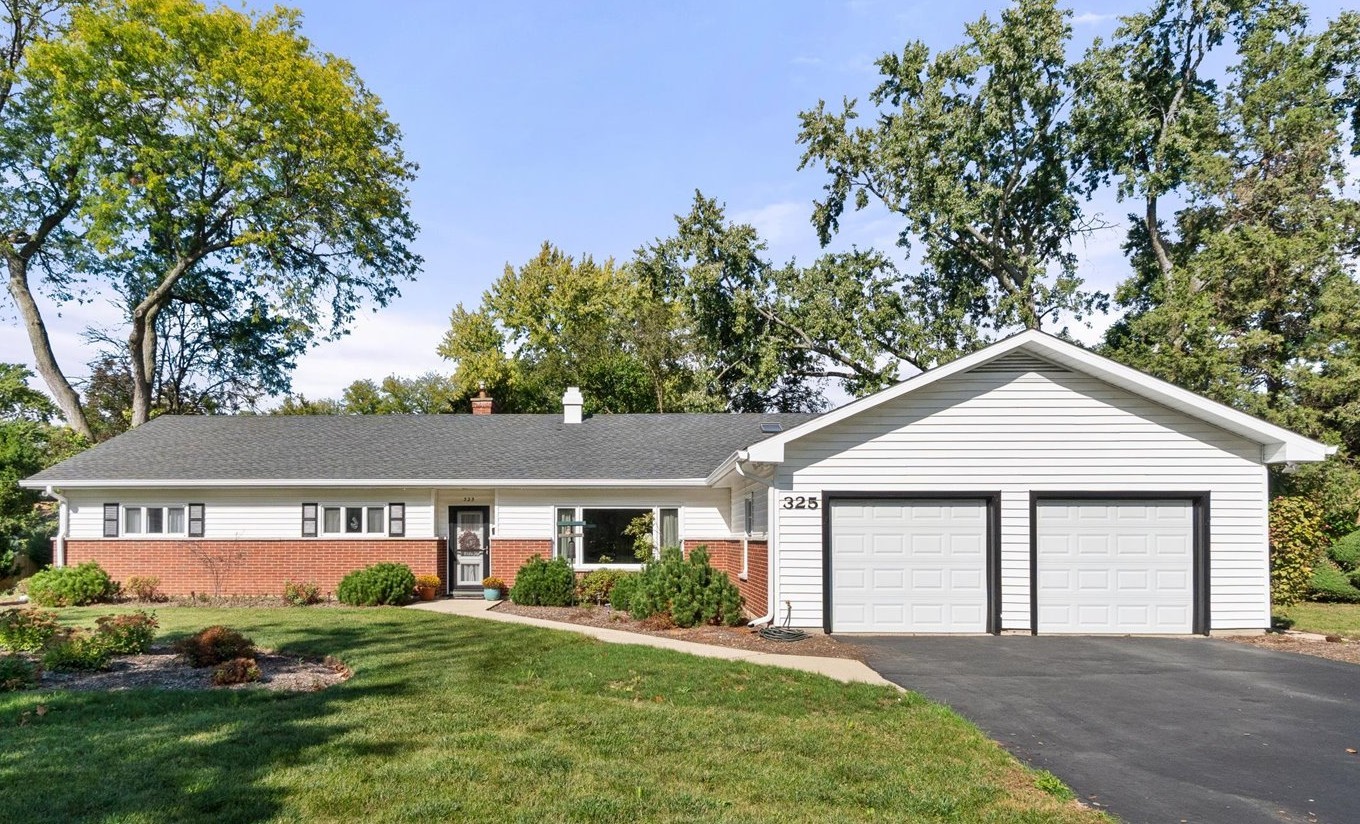 325 E Hawthorne Boulevard, Wheaton, IL 60187